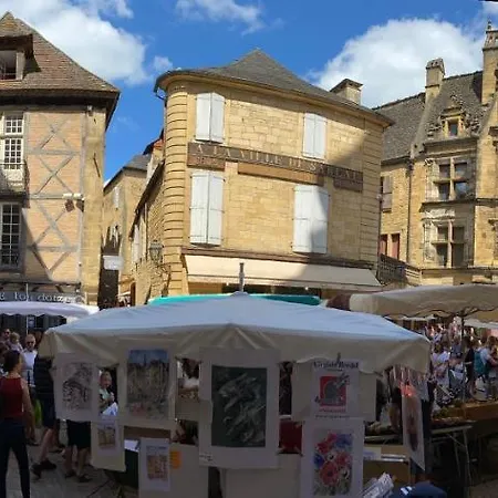 Apartman Les Flamboyants *