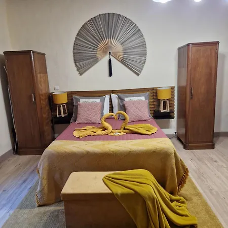 Les Flamboyants * سارلا لا كانيدا