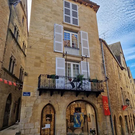 Les Flamboyants Apartman *