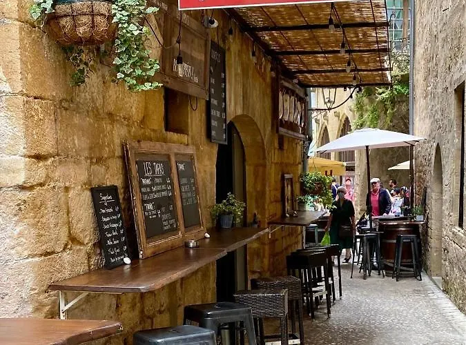 Les Flamboyants Apartment *