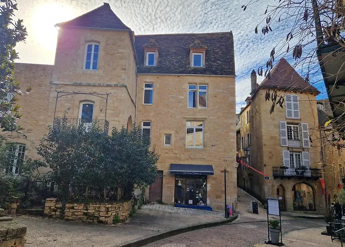 Les Flamboyants Apartment *